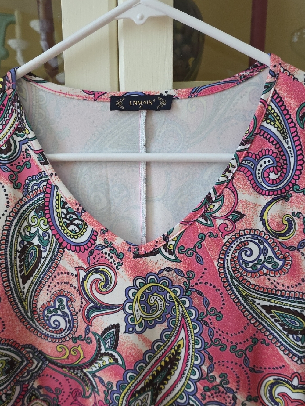 ENMAIN Pink Paisley V-Neck Top